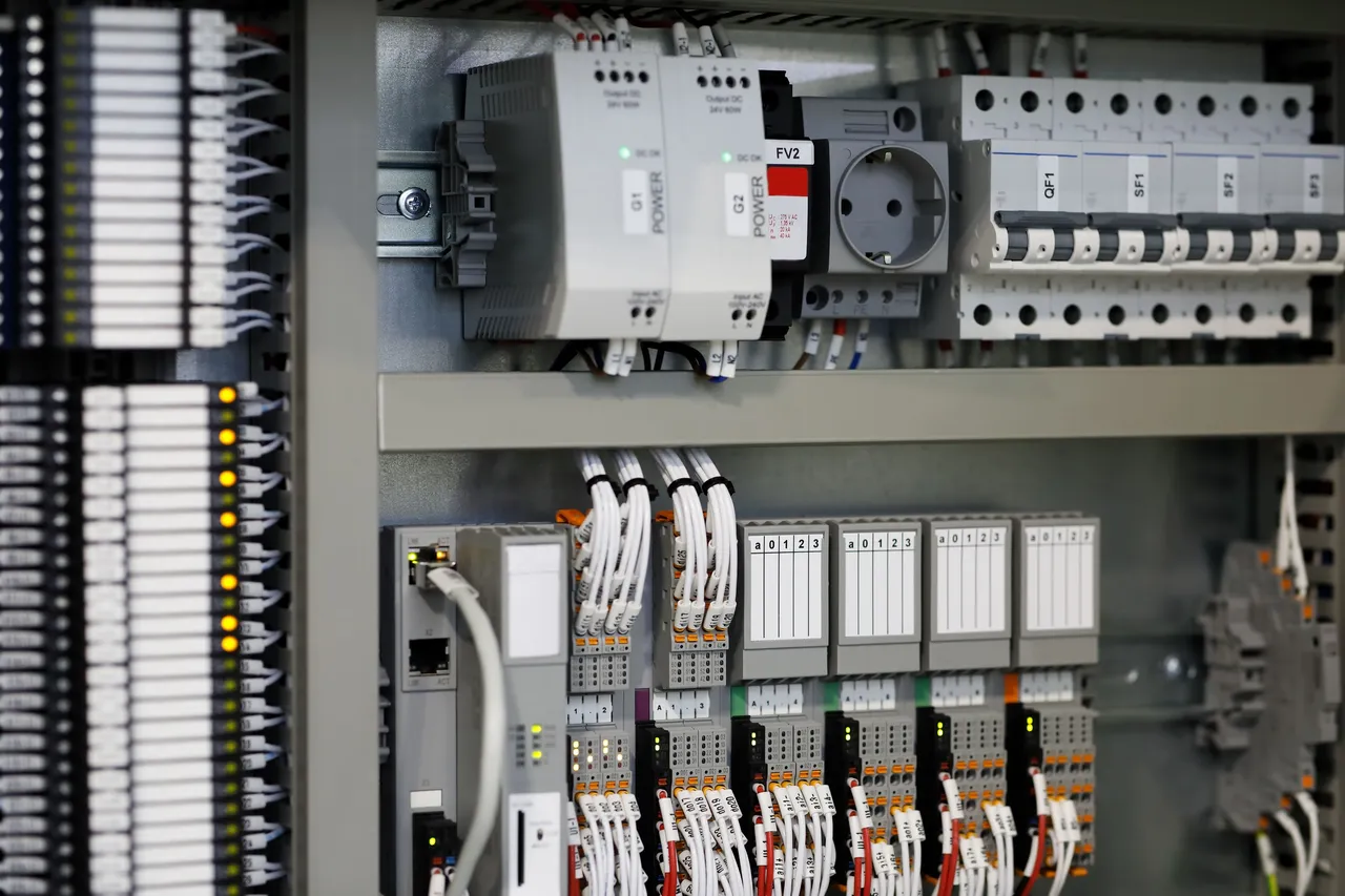 PLC-based SCADA automation and drives system