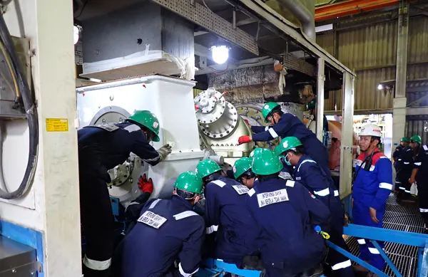 新的燃氣發生器在 Pertamina 煉油廠進行定位與對心